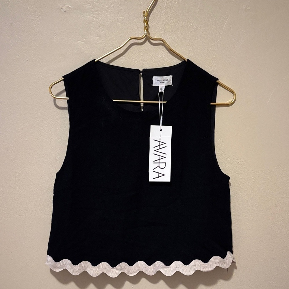 Avara Black and White Scallop Hem Tank Top